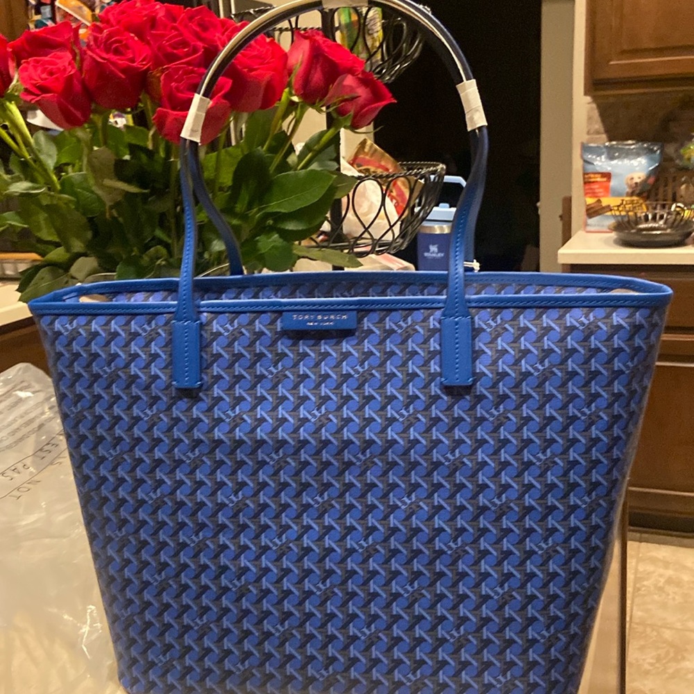Brand new Tory Burch ever ready tote in Mediterranean blue